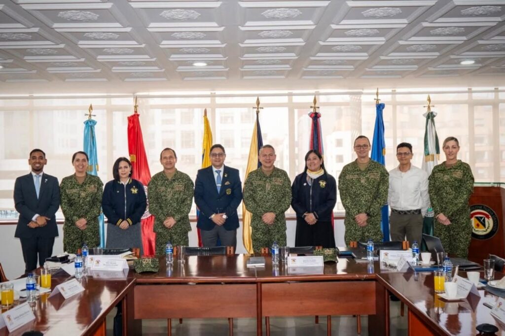 ESAENG fortalece la cooperación de Colombia en los asuntos Antárticos